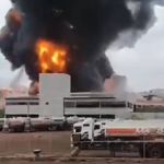 Vídeo: grande incêndio atinge distribuidora de combustível em Santa Catarina