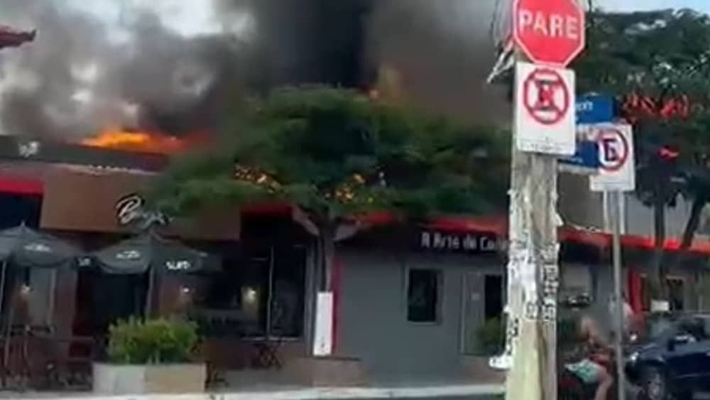Vídeo: restaurante pega fogo e mobiliza Bombeiros em Contagem