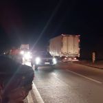 Acidente envolvendo três carros na BR-040 deixa uma pessoa morta e trecho é interditado