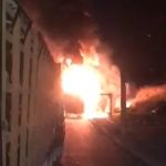 Vídeo: ônibus pega fogo e interdita parcialmente Via Expressa de Contagem