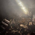 Casa pega fogo em Uberlândia e teto cai com calor extremo