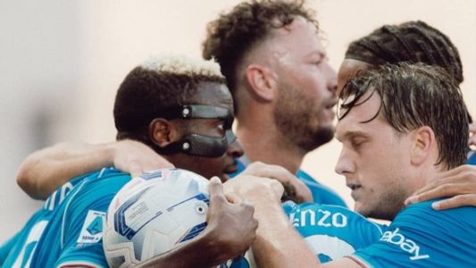 Napoli estreou no Campeonato Italiano com vitória sobre o Frosinone por 3 a 1, neste sábado, no estádio Benito Stirpe