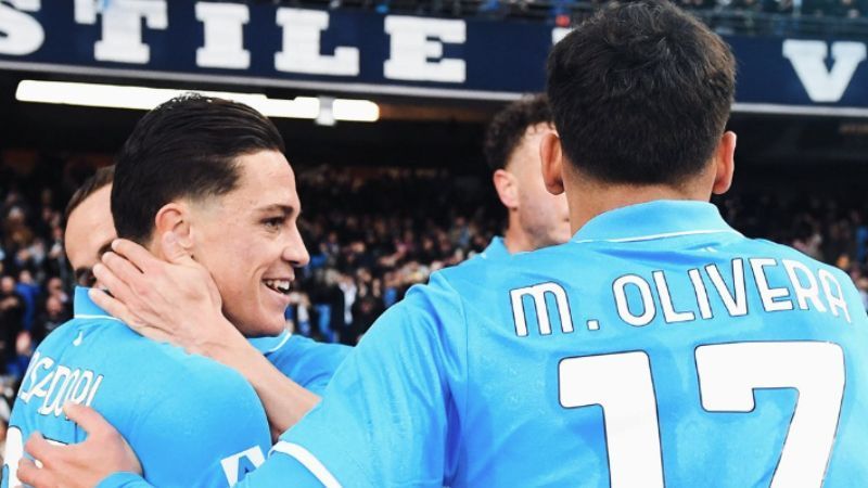 Napoli derrota Venezia e acirra briga pela liderança do Campeonato Italiano