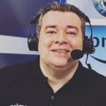 Narrador viraliza com referências a briga no Flamengo e Larissa Manoela; assista