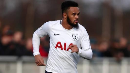 Nascido em Londres, Walkes atuava no Charlotte FC, dos Estados Unidos