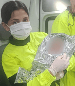A bebê que nasceu na ambulância foi batizada de Kemilly Eloisa