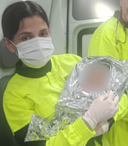 A bebê que nasceu na ambulância foi batizada de Kemilly Eloisa