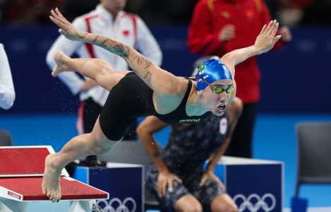 Ana Carolina Vieira durante prova do revezamento 4x100m livre no primeiro dia da Natação