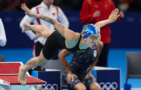 Ana Carolina Vieira durante prova do revezamento 4x100m livre no primeiro dia da Natação