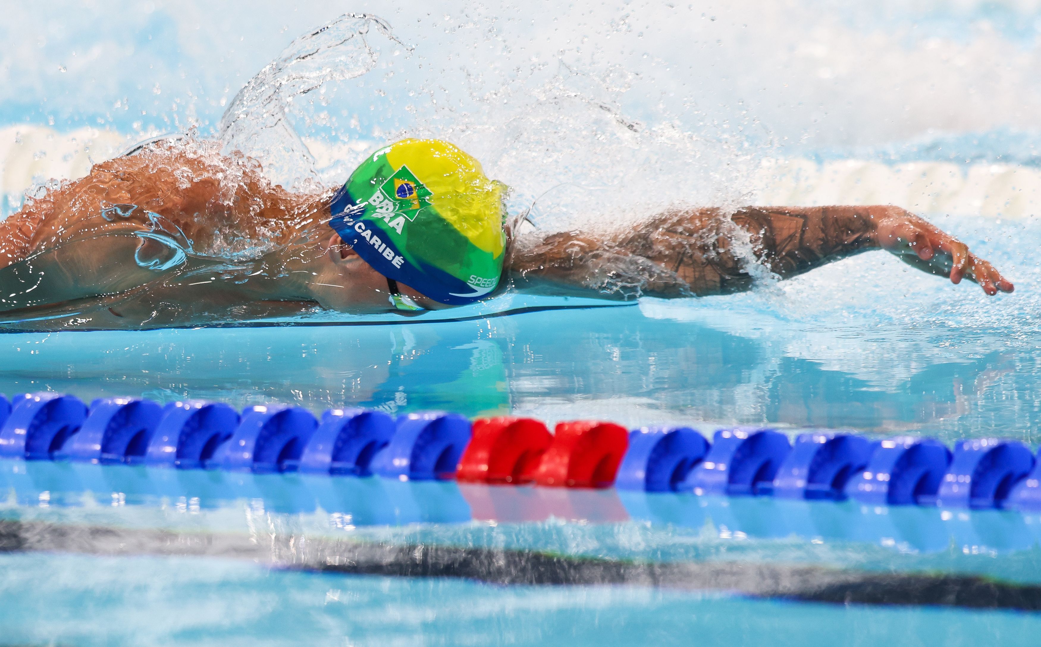 Paris 2024: Guilherme Caribé vai bem e avança às semis na natação