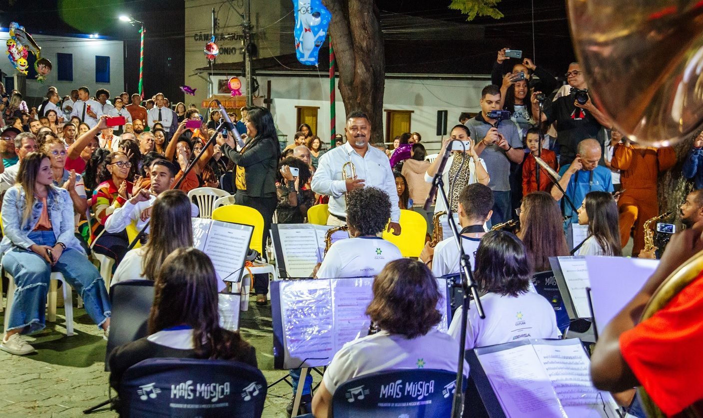 Antônio Dias apresenta o Natal Arte e Luz