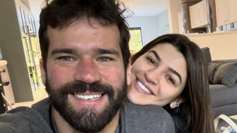 Peeling de fenol: esposa de jogador da Seleção desabafa sobre confusão envolvendo influenciadora