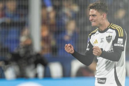 Natanael comemorando gol pelo Atlético
