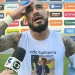 Atacante chora e dedica vitória a filho que morreu aos 4 anos