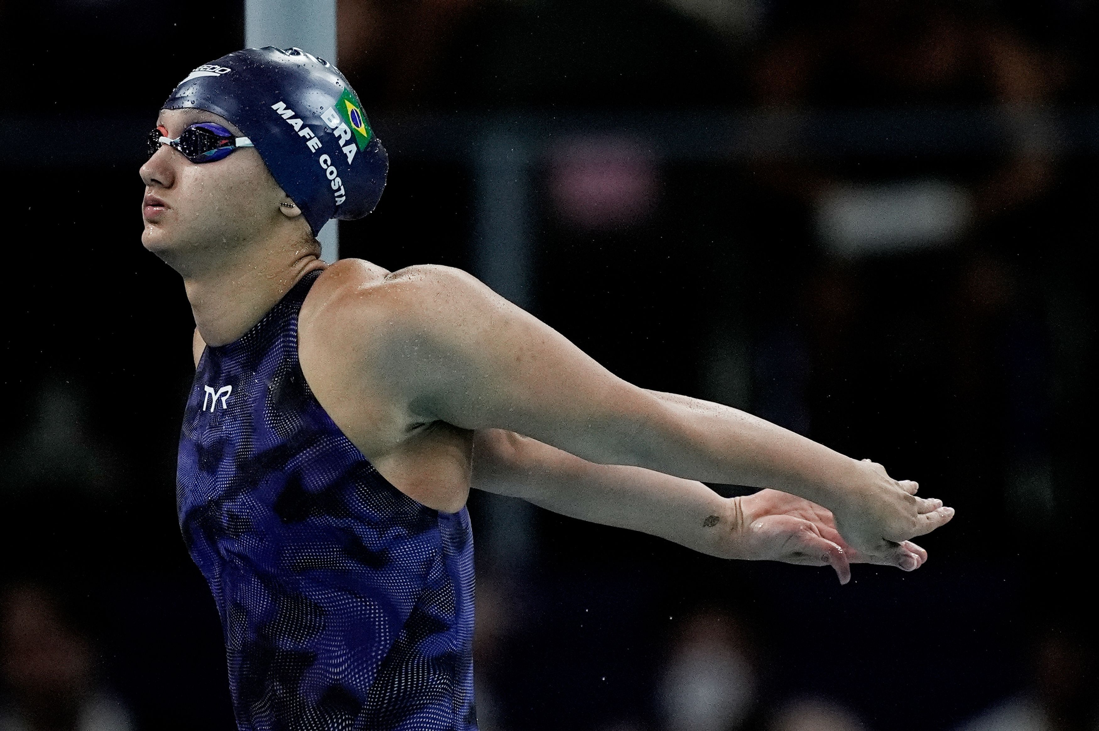 Mafê Costa cai nas semifinais dos 200 metros livre da natação em Paris 2024