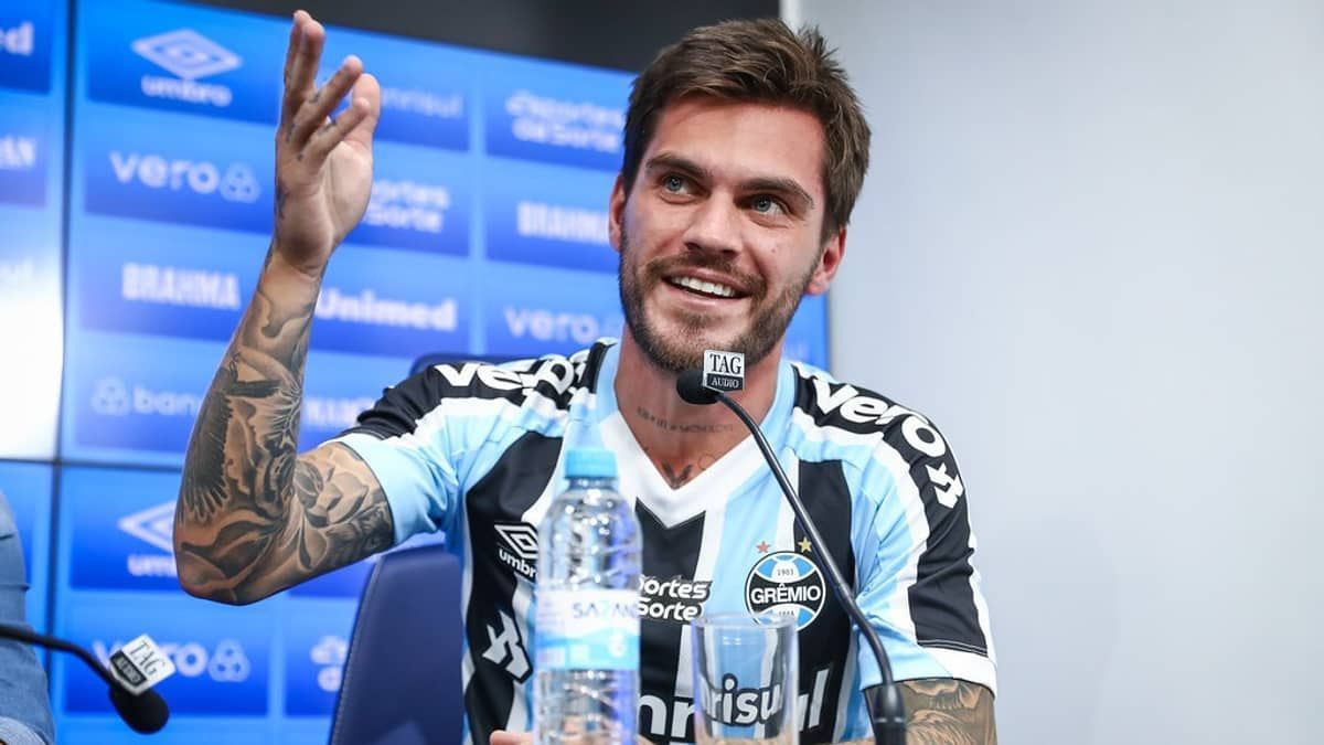 Ex-Atlético, Nathan diz que mãe poderá voltar a usar azul; entenda