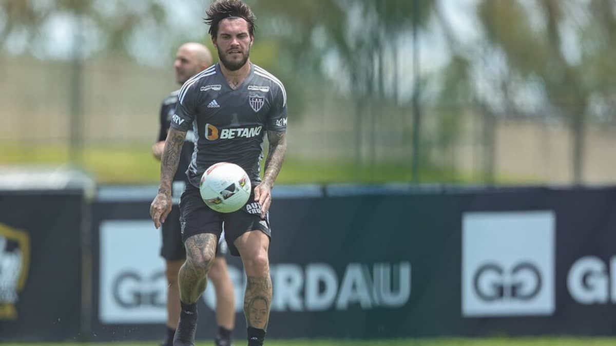 Nathan deve ser reintegrado ao elenco do Atlético ou não?