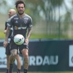 Nathan deve ser reintegrado ao elenco do Atlético ou não?