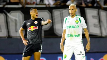 Nathan (esq), do Bragantino, e Deyverson (dir), do Cuiabá