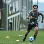 Nathan resiste em deixar o Atlético e Grêmio pode desistir de negócio