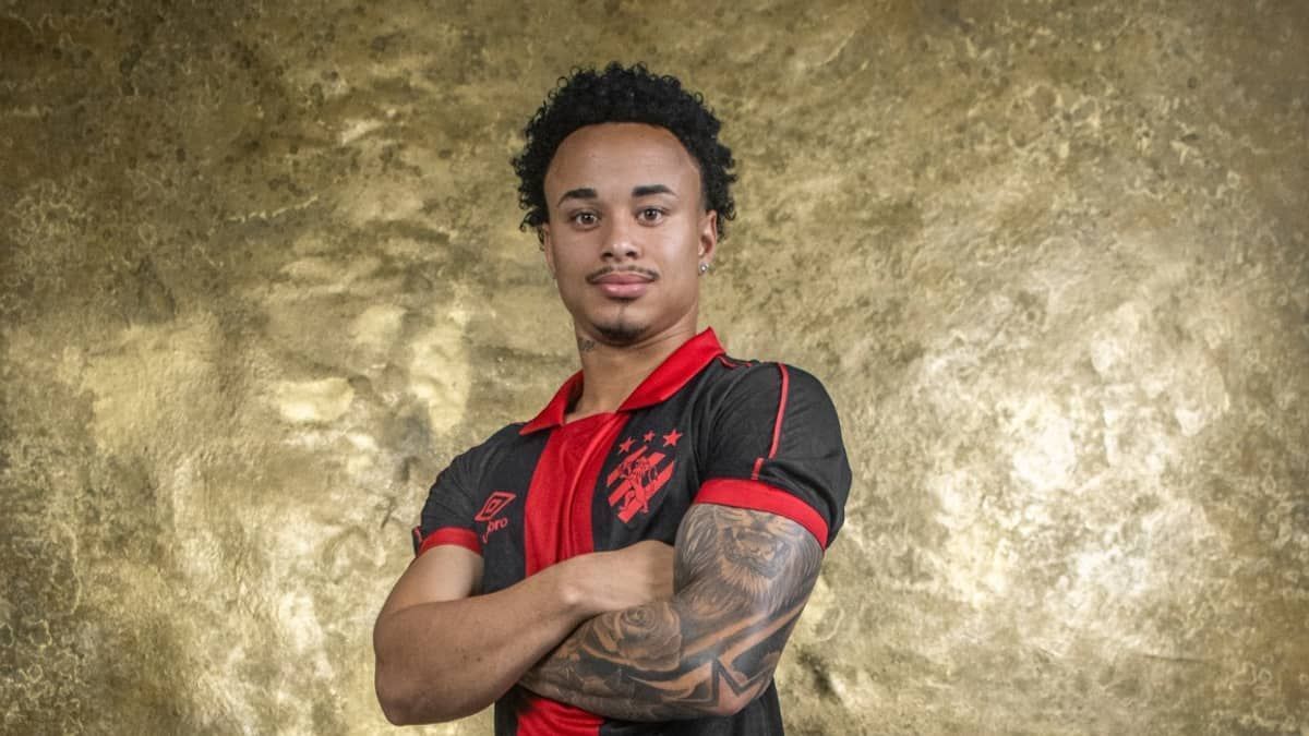 Sport oficializa a contratação do lateral Nathan, ex-Pouso Alegre