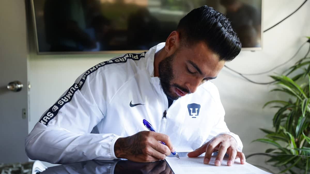 Nathan Silva, ex-Atlético, assina contrato e é anunciado como jogador do Pumas