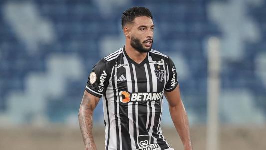 Nathan Silva, zagueiro do Atlético, em ação contra o Cuiabá