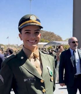 Líbero do Praia Clube, medalhista olímpica no vôlei é homenageada por Lula