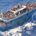 Quase 80 imigrantes morrem após navio afundar a 100 km da costa da Grécia