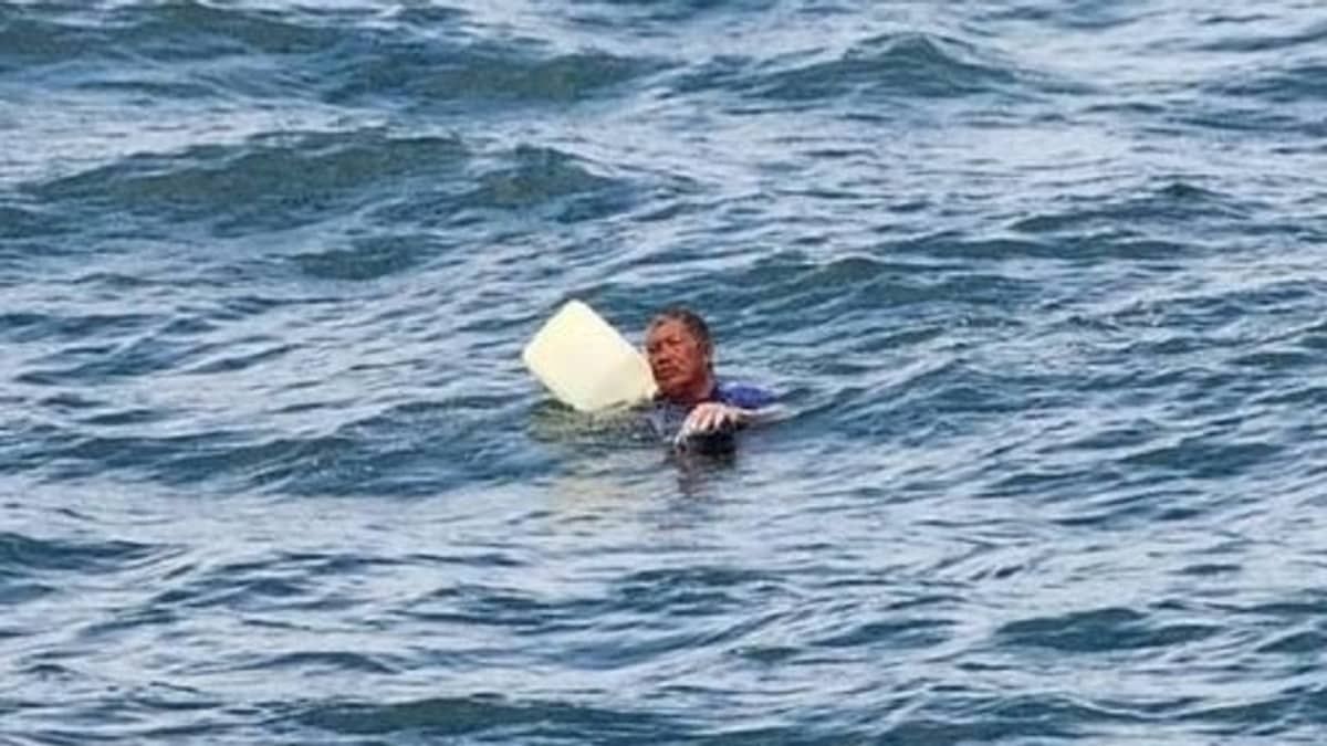 Alto mar: idoso é encontrado após ficar 30 horas agarrado em galão