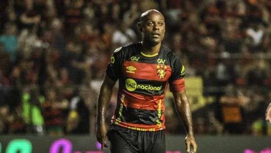 Náutico quer contratar Vagner Love