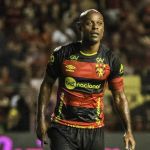 Náutico faz proposta por atacante Vagner Love, do Sport
