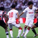 Com direito a golaço, Náutico goleia Santa Cruz e segue 100% no Pernambucano