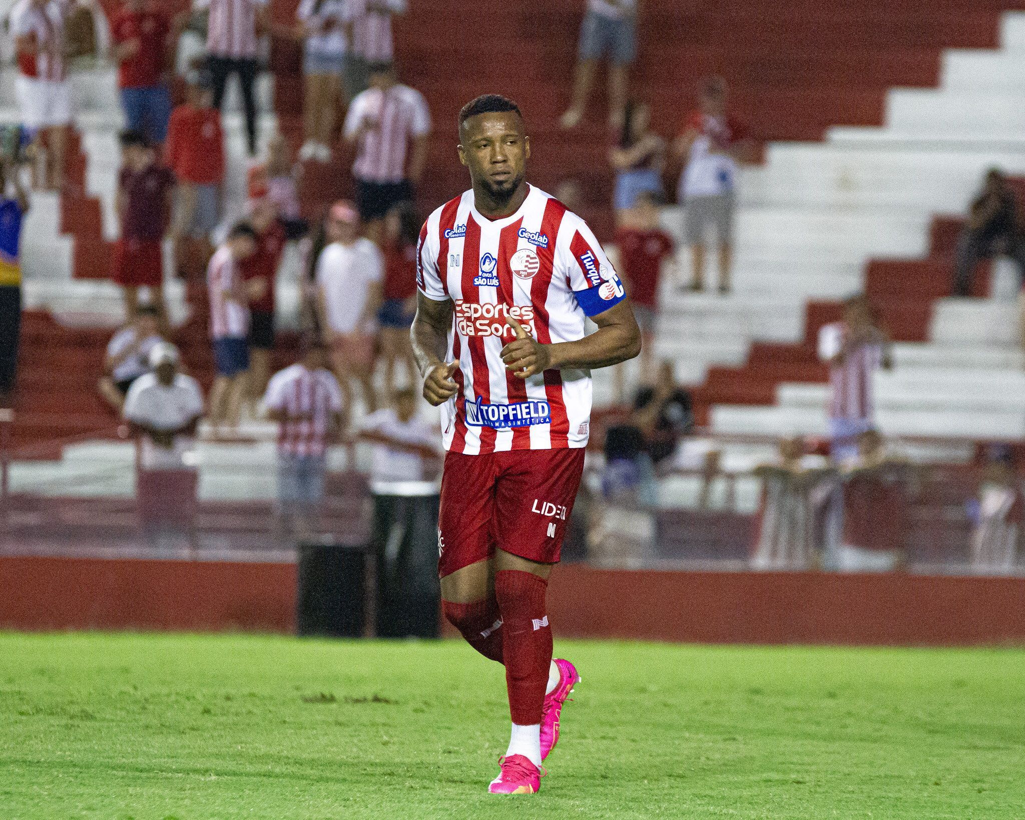 Náutico anuncia desligamento de zagueiro ex-Vasco e Flamengo