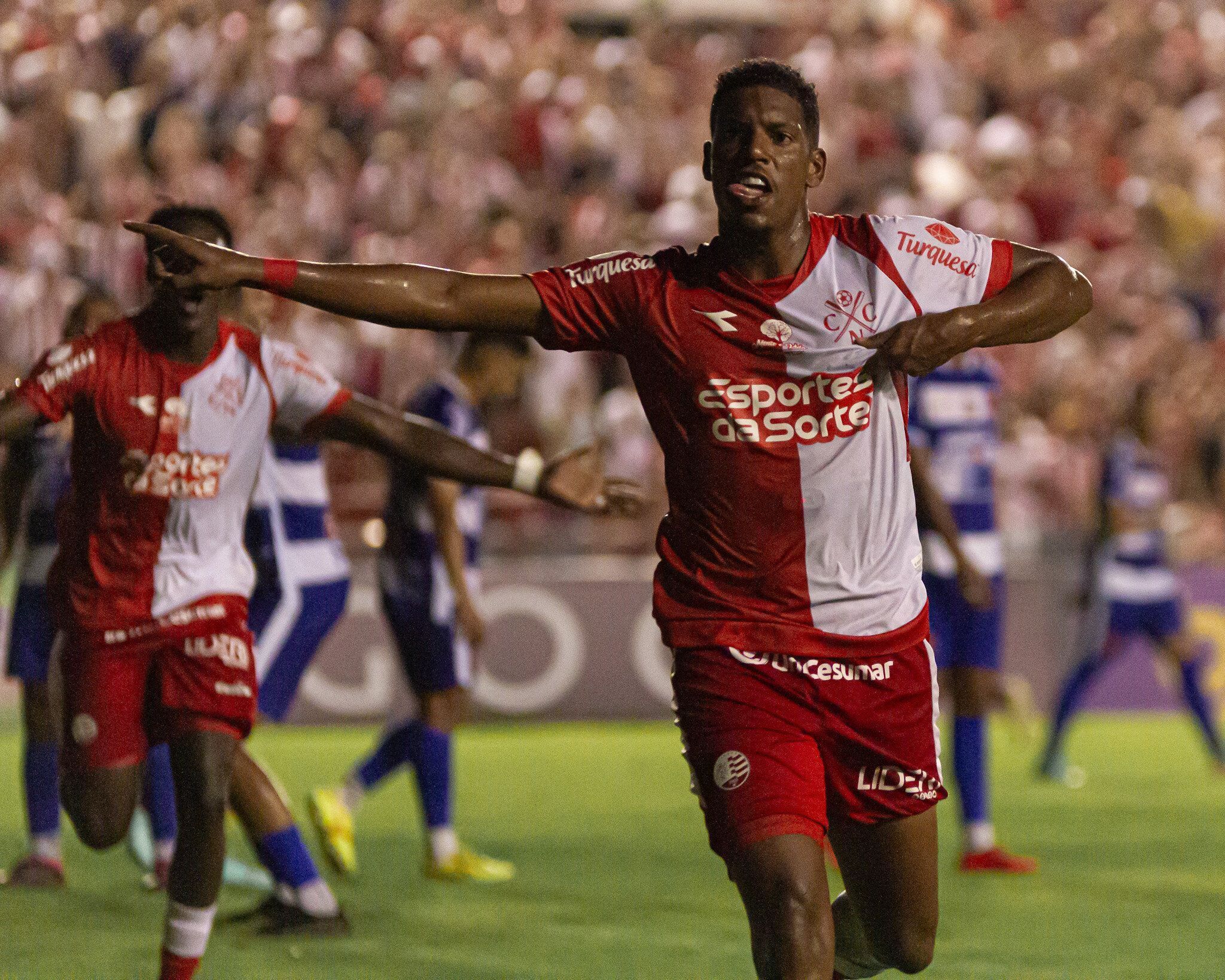 Náutico vence o Jaguar nos Aflitos e assume liderança do Pernambucano
