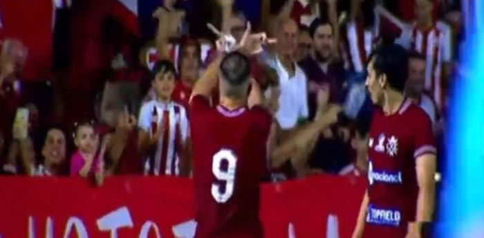 Paulo Sérgio 'dá dedo' para a própria torcida Paulo Sérgio 'dá dedo' para a própria torcida
