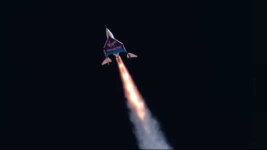 Nave da Virgin Galactic durante teste tripulado