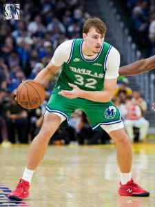 Cooper Flagg, do Dallas Mavericks, fez boa partida contra os Rockets na NBA