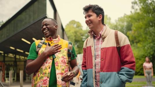 Ncuti Gatwa e Asa Butterfield como Eric e Otis