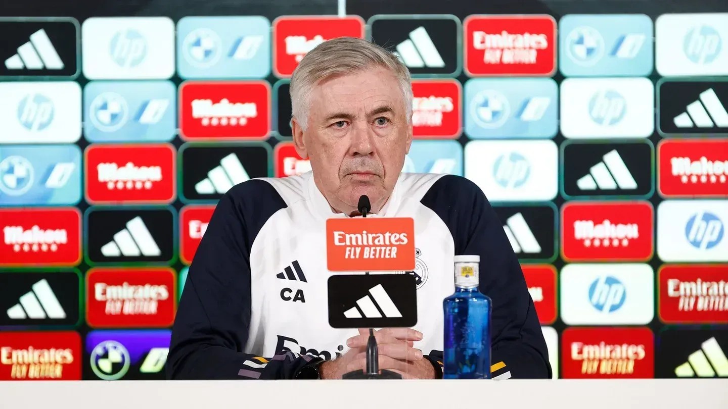 'Nunca vi um jogador tão perseguido como Vinicius Júnior', lamenta Carlo Ancelotti