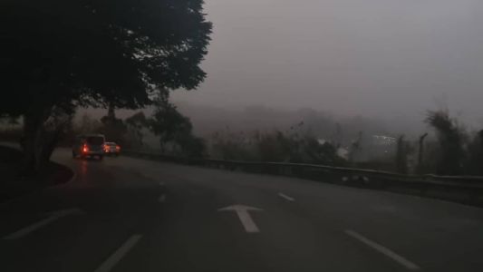 Neblina na av. Nossa Senhora do Carmo, na região Centro-Sul de BH
