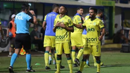 Negueba marcou o único gol do Mirassol na vitória sobre a Ponte Preta
