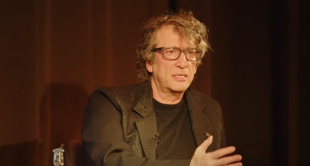 Revista detalha acusações de abuso sexual contra Neil Gaiman, autor de 'Sandman'