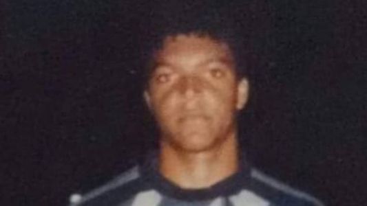 Nelson de Jesus da Silva, o Dida, ainda adolescente com a camisa do Cruzeiro-AL, que o revelou