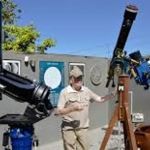 Morre Nelson Travnik, astrônomo que trabalhou na missão Apolo-11