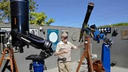 Nelson Travnik no observatório de Piracicaba.