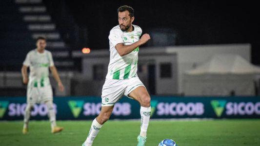 Nenê em partida contra o Mirassol pela Série B