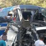 Acidente entre ônibus e carreta deixa pelo menos cinco pessoas gravemente feridas em Minas Gerais