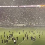 Torcida lota estádio e faz festa em treino aberto do Corinthians antes de 'decisão'