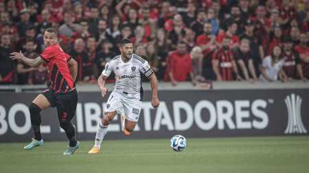 Neste ano, Atlético visitou o Athletico-PR e foi derrotado por 2 a 1